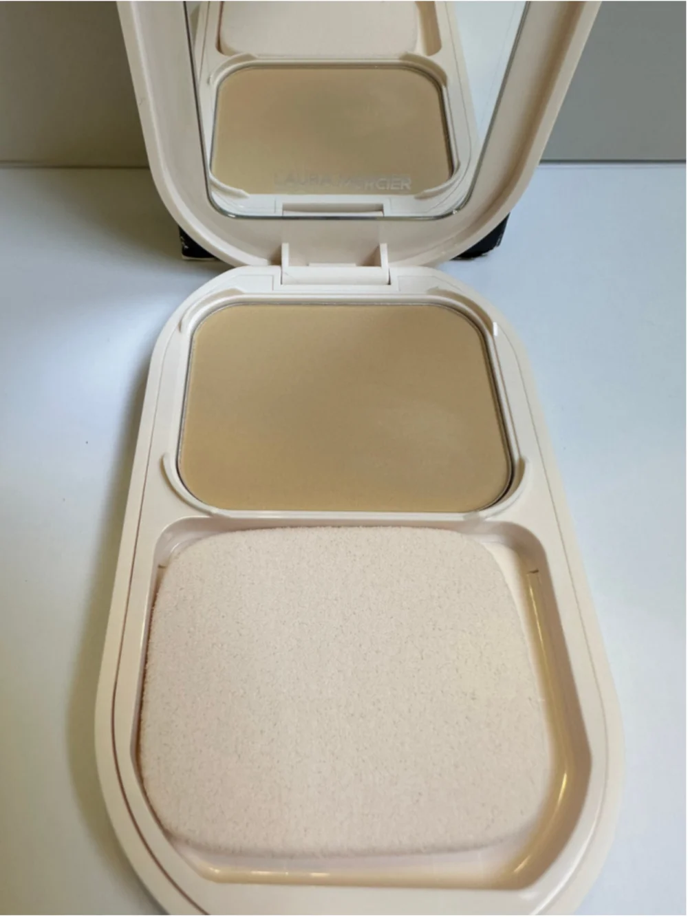 Laura Mercier Real Flawless Feather Matte Pressed Powder Foundation ~ 3C | NEW